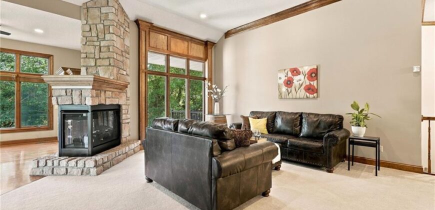 8615 NW Baker Road Circle, Kansas City, MO 64153