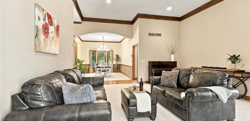 8615 NW Baker Road Circle, Kansas City, MO 64153