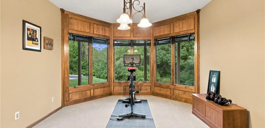 8615 NW Baker Road Circle, Kansas City, MO 64153