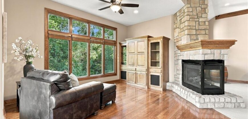 8615 NW Baker Road Circle, Kansas City, MO 64153