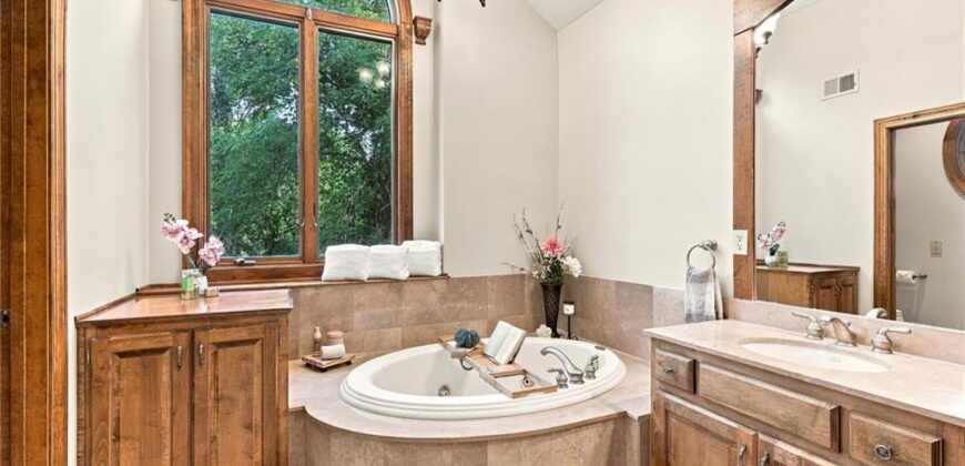 8615 NW Baker Road Circle, Kansas City, MO 64153