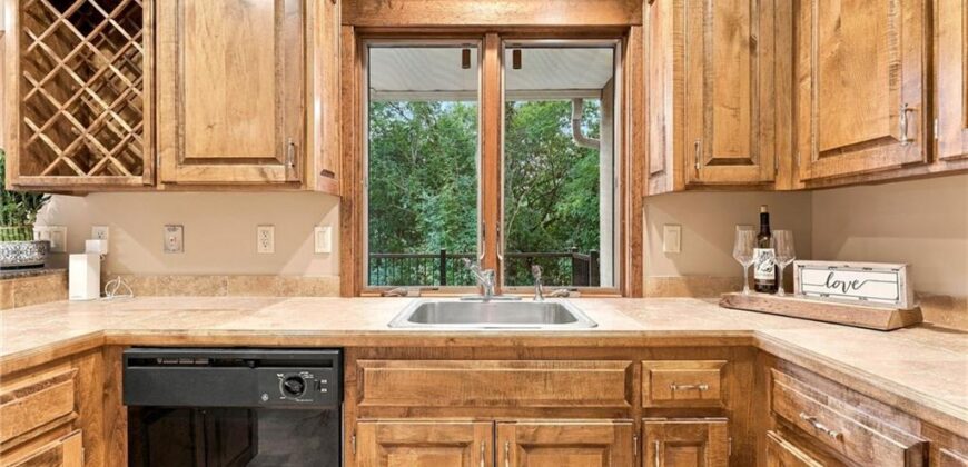 8615 NW Baker Road Circle, Kansas City, MO 64153