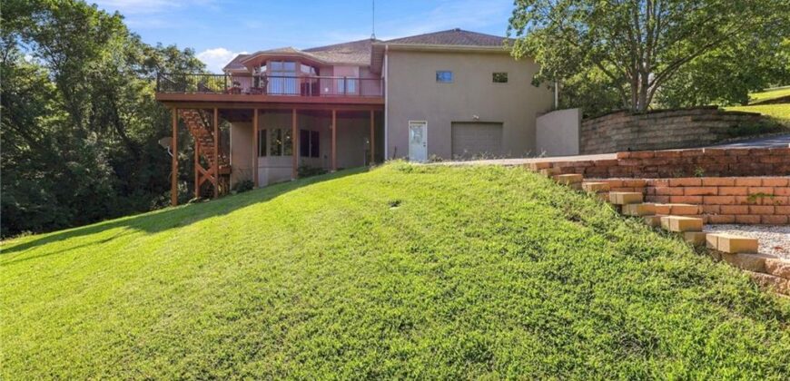8615 NW Baker Road Circle, Kansas City, MO 64153