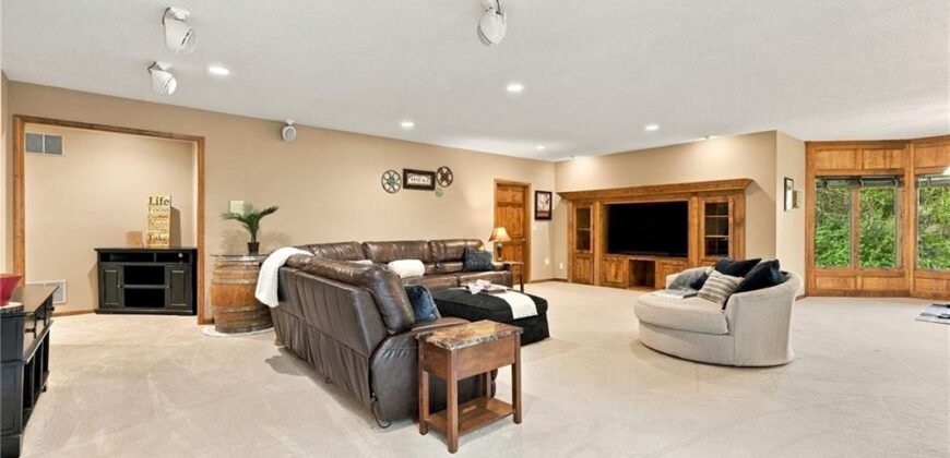 8615 NW Baker Road Circle, Kansas City, MO 64153
