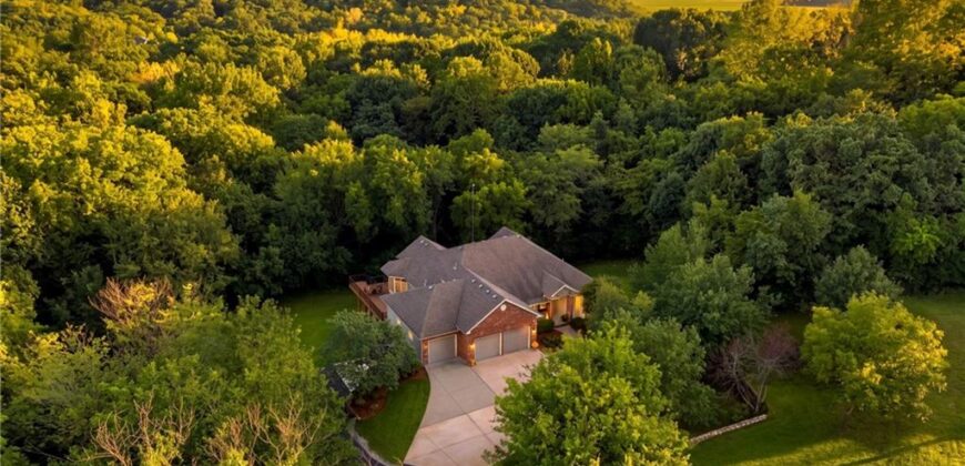 8615 NW Baker Road Circle, Kansas City, MO 64153