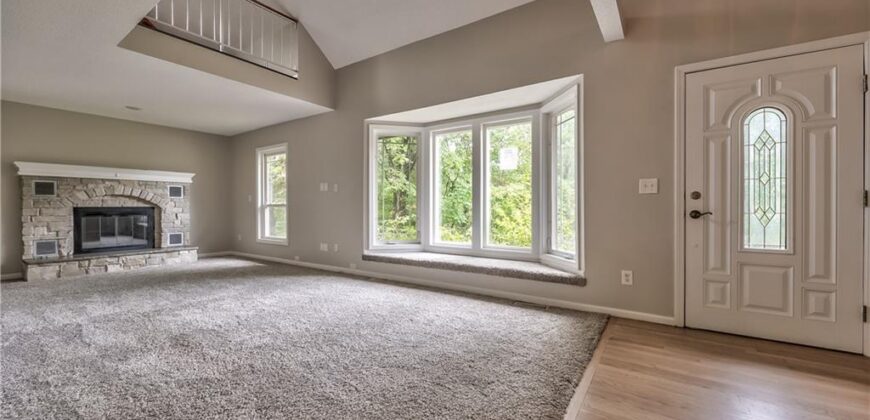5409 NW Fox Hill Road, Parkville, MO 64152