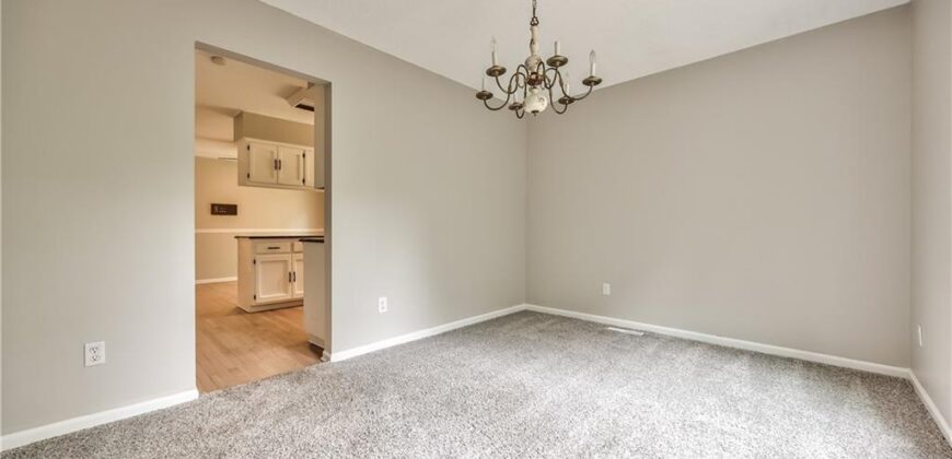 5409 NW Fox Hill Road, Parkville, MO 64152