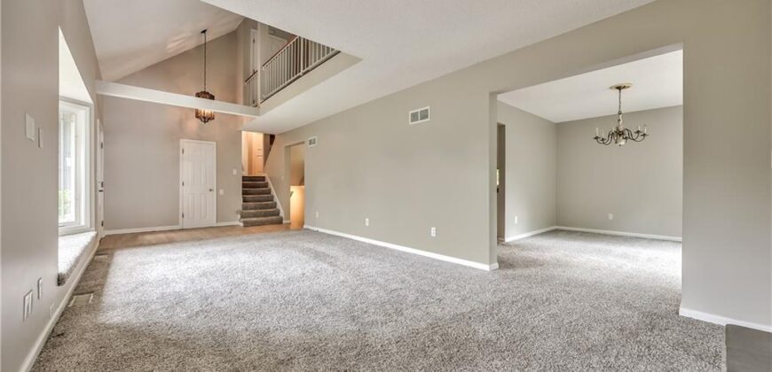 5409 NW Fox Hill Road, Parkville, MO 64152