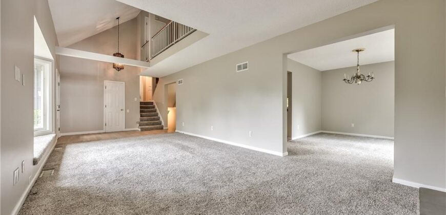 5409 NW Fox Hill Road, Parkville, MO 64152