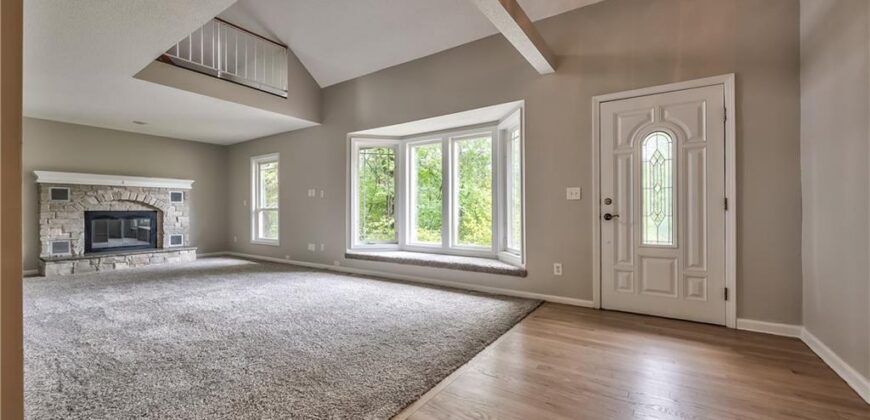5409 NW Fox Hill Road, Parkville, MO 64152