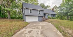 5409 NW Fox Hill Road, Parkville, MO 64152