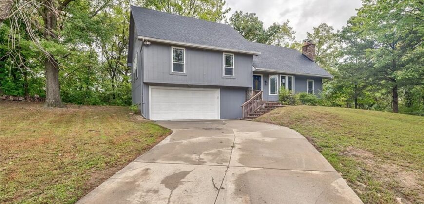 5409 NW Fox Hill Road, Parkville, MO 64152