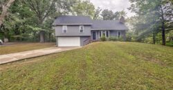 5409 NW Fox Hill Road, Parkville, MO 64152