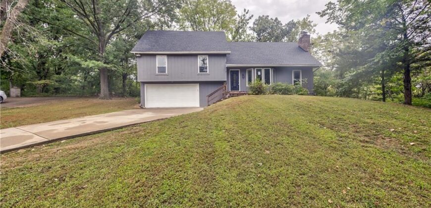 5409 NW Fox Hill Road, Parkville, MO 64152