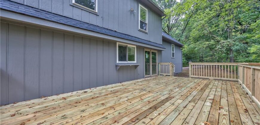 5409 NW Fox Hill Road, Parkville, MO 64152