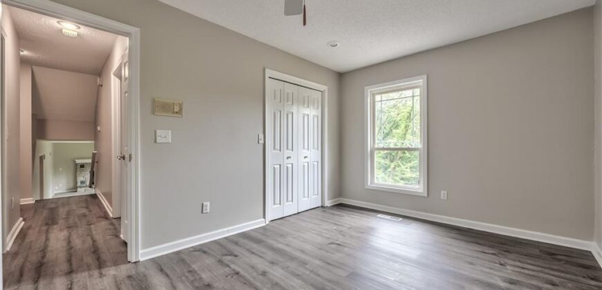 5409 NW Fox Hill Road, Parkville, MO 64152