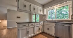 5409 NW Fox Hill Road, Parkville, MO 64152