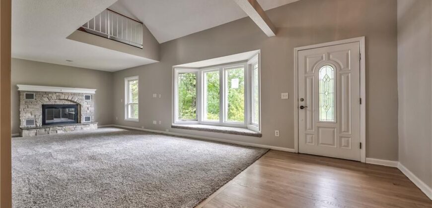 5409 NW Fox Hill Road, Parkville, MO 64152