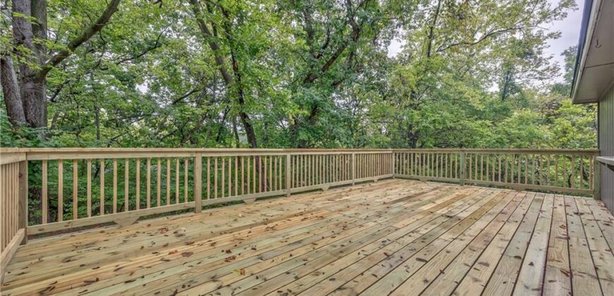 5409 NW Fox Hill Road, Parkville, MO 64152