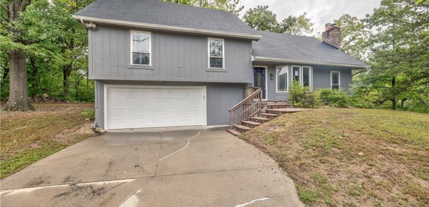 5409 NW Fox Hill Road, Parkville, MO 64152
