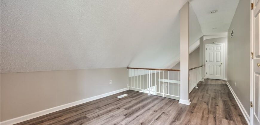 5409 NW Fox Hill Road, Parkville, MO 64152