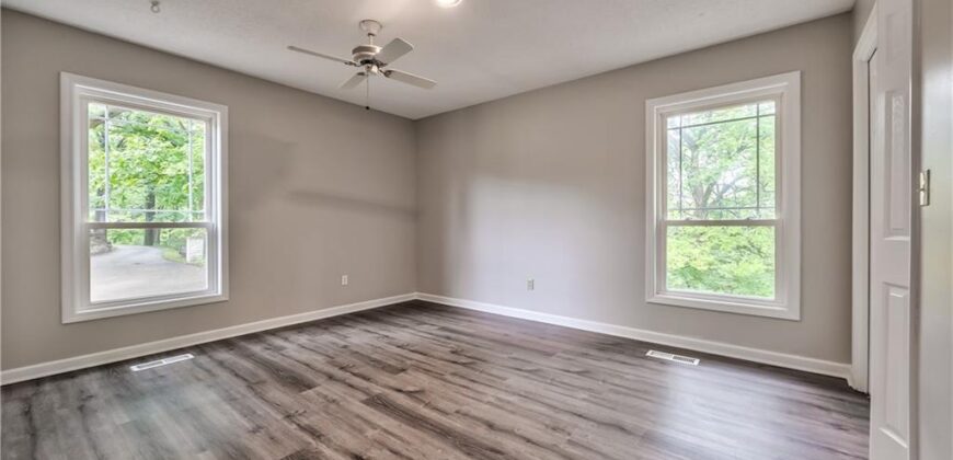 5409 NW Fox Hill Road, Parkville, MO 64152