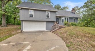 5409 NW Fox Hill Road, Parkville, MO 64152