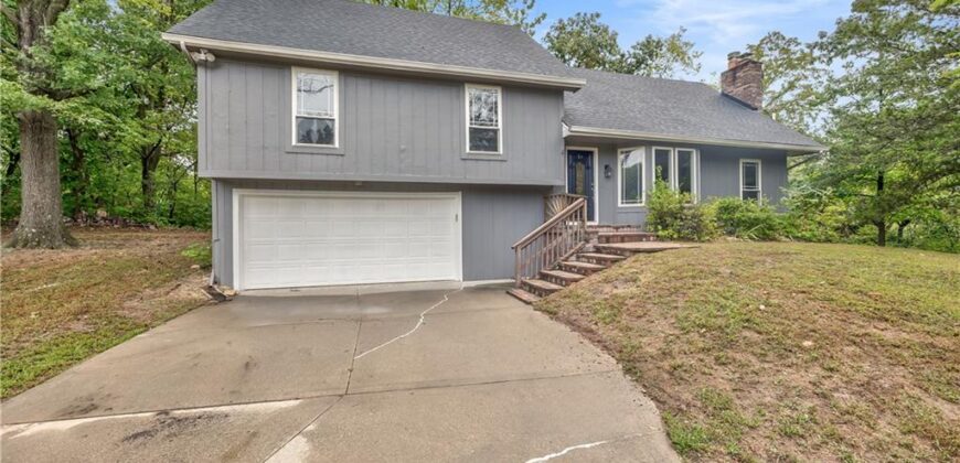 5409 NW Fox Hill Road, Parkville, MO 64152