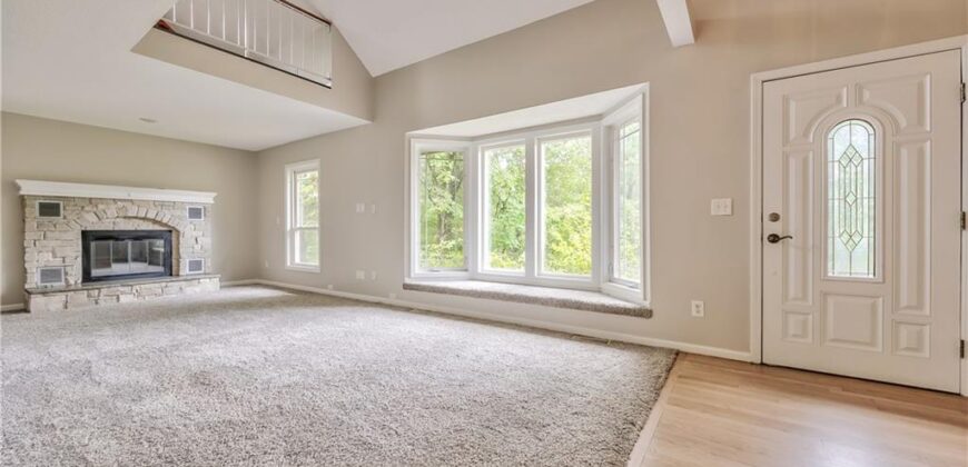 5409 NW Fox Hill Road, Parkville, MO 64152