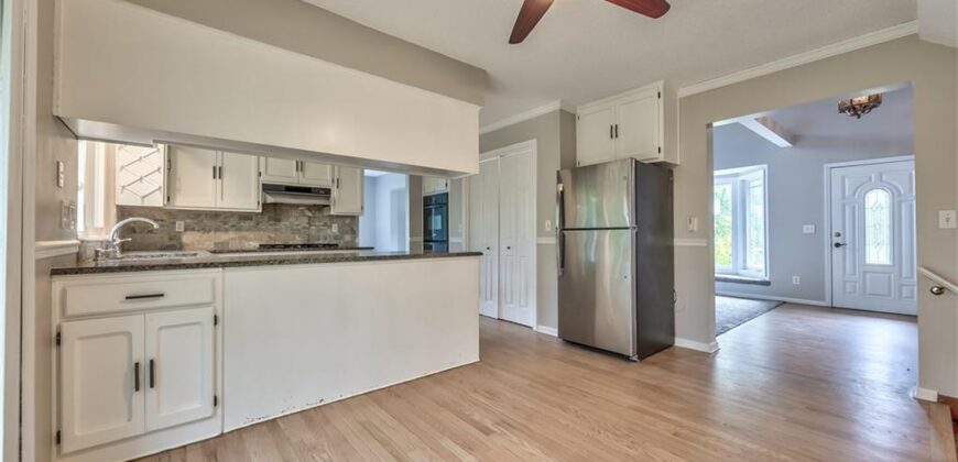5409 NW Fox Hill Road, Parkville, MO 64152