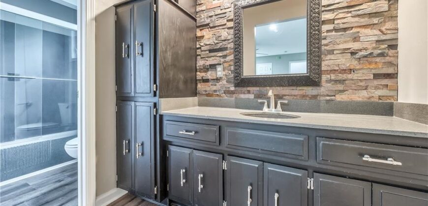 5409 NW Fox Hill Road, Parkville, MO 64152