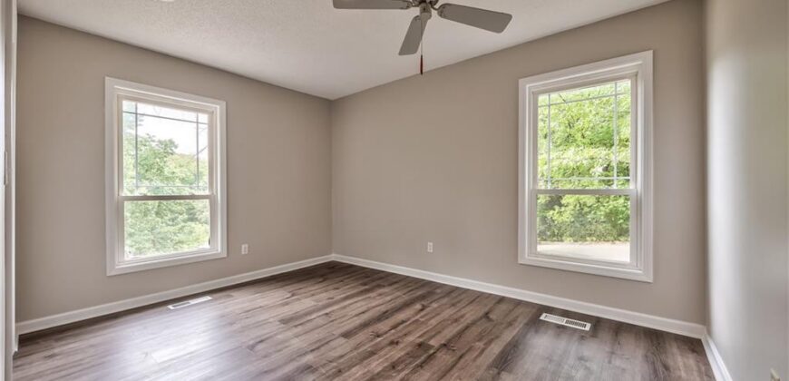 5409 NW Fox Hill Road, Parkville, MO 64152
