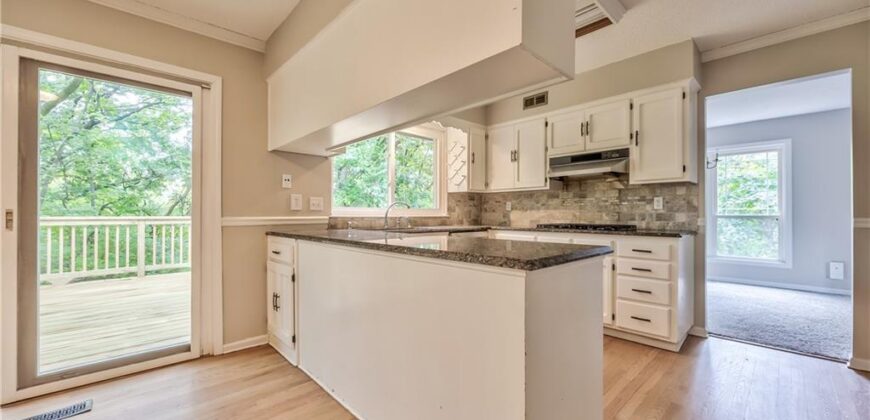 5409 NW Fox Hill Road, Parkville, MO 64152