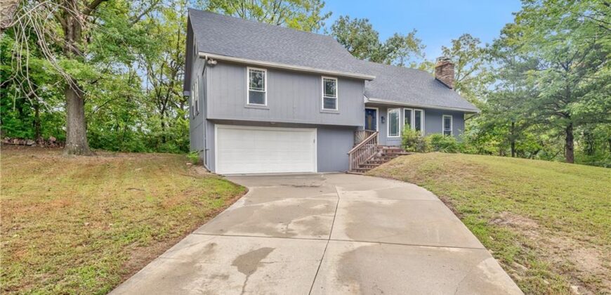 5409 NW Fox Hill Road, Parkville, MO 64152