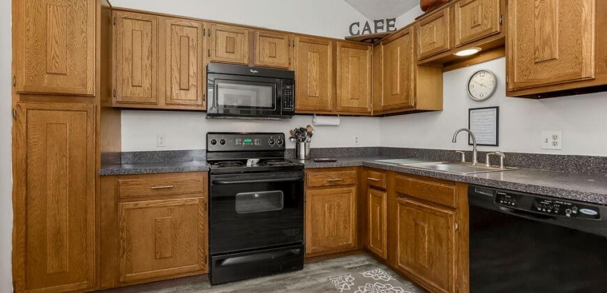 4727 N Cliff Hill Circle, Kansas City, MO 64151