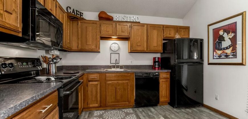 4727 N Cliff Hill Circle, Kansas City, MO 64151