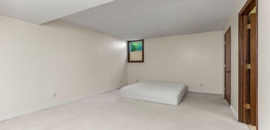 4727 N Cliff Hill Circle, Kansas City, MO 64151