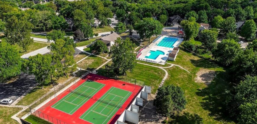 4727 N Cliff Hill Circle, Kansas City, MO 64151