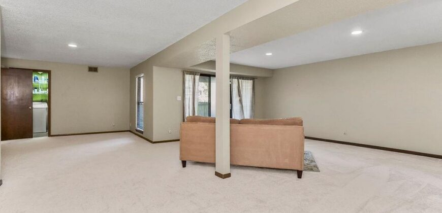 4727 N Cliff Hill Circle, Kansas City, MO 64151