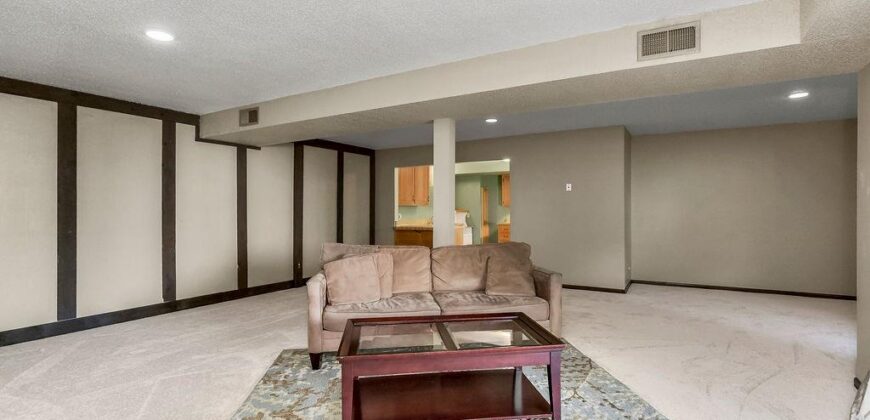 4727 N Cliff Hill Circle, Kansas City, MO 64151