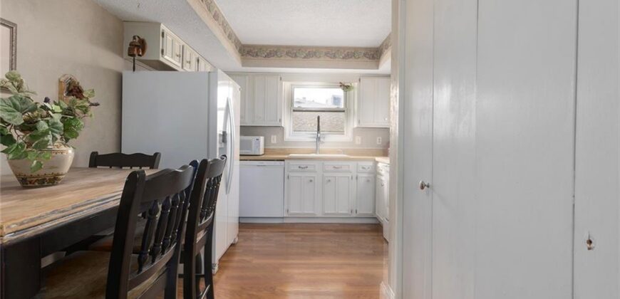 1476 NW 64th Terrace, Kansas City, MO 64118