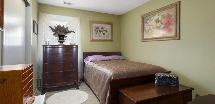 1476 NW 64th Terrace, Kansas City, MO 64118