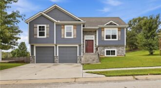 17904 Sunset Drive, Weston, MO 64098