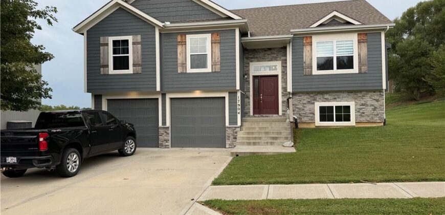 17904 Sunset Drive, Weston, MO 64098