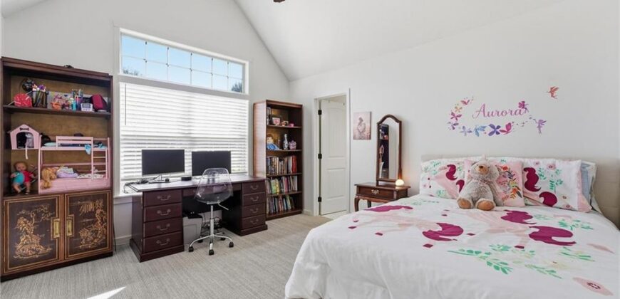 9012 N Oxford Avenue, Kansas City, MO 64157