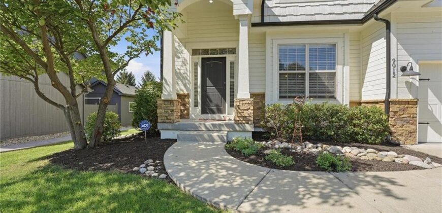 9012 N Oxford Avenue, Kansas City, MO 64157