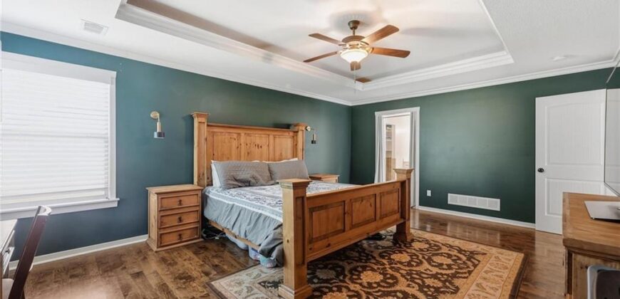 9012 N Oxford Avenue, Kansas City, MO 64157