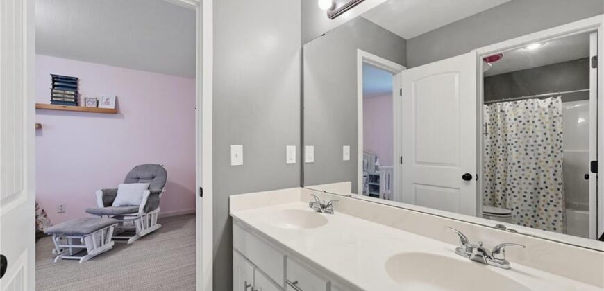 9012 N Oxford Avenue, Kansas City, MO 64157
