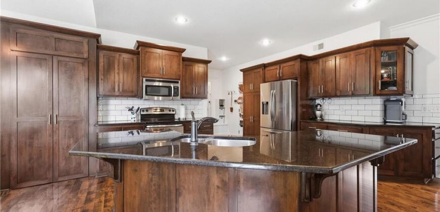 9012 N Oxford Avenue, Kansas City, MO 64157