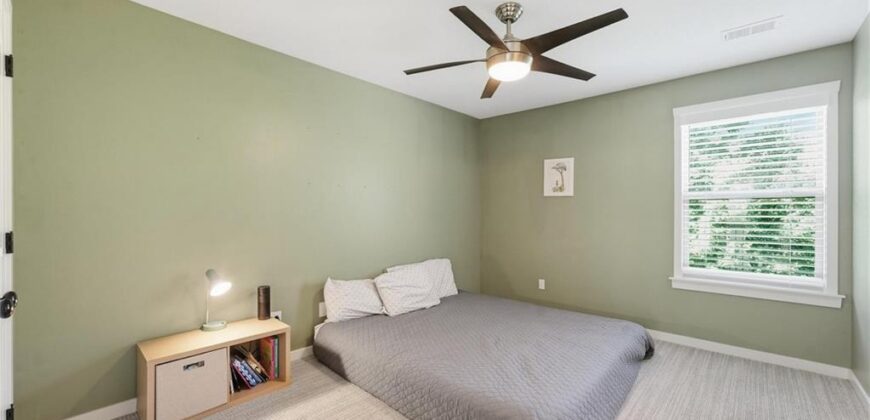 9012 N Oxford Avenue, Kansas City, MO 64157